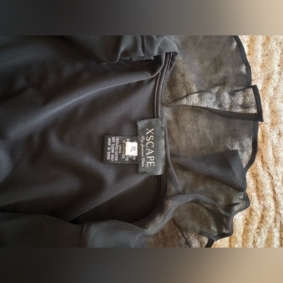 Elegant Black Ruffled Jacket - Picture 4 of 4